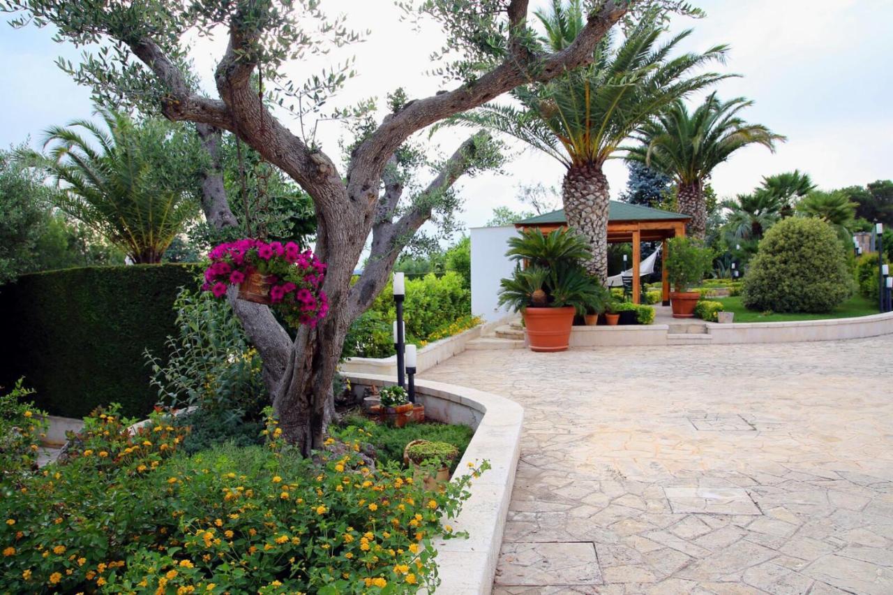 Trullo Al Monte Bed & Breakfast Ceglie Messapica Eksteriør bilde